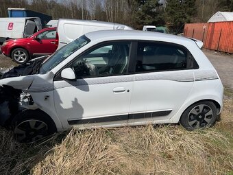 Prodám Renault Twingo , rv2017,naj.67tkm,havarované - 4