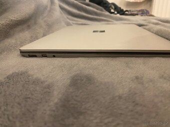 ModelSurface Laptop - 4