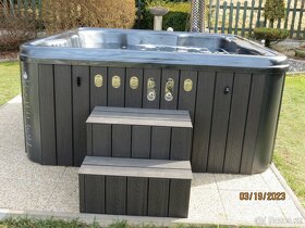 Luxusní venkovní vířivka s vytápěním na dřevo - 4