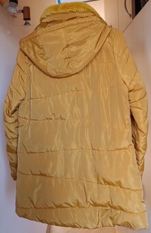 Zimní bunda dámská,hořčicová barva,s kožíškem,kapucí - 4