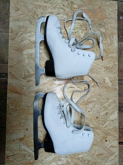 Holčičí brusle - 4