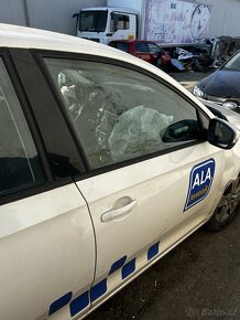 Všechny dvere Škoda Rapid rv. 2017 sedan bílá barva LF9E - 4