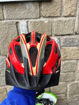 Cyklistické helmy - různé velikosti a motivy - 4