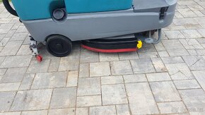 Podlahový mycí stroj Tennant T7+ - 4