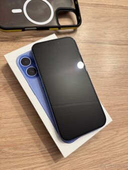 iPhone 16 top stav - 4