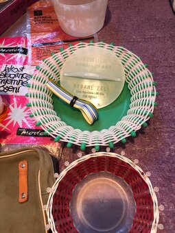 Retro obaly, krabice, plastové ošatky, stojánky vajíčka,domá - 4