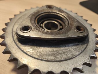 Jawa 90 - rozeta, orig. karburátor, díly a znak na nádrž - 4