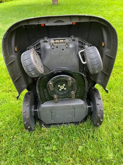 Stiga A1500 - předváděcí bezdrátová robotická sekačka - 4