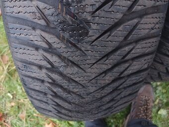 Goodyear Ultragrip 8 205/55/16 - 4