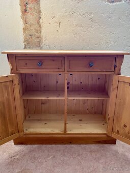 Skříňka z masivu - 4