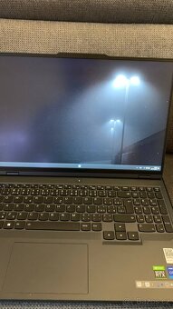 legion pro 5 16irx8 - 4