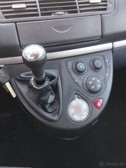 Peugeot 807 2.0i - 4