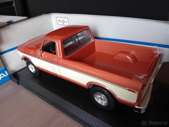 Aston Martin Valkyrie a Ford F150 Pick-Up 1:18 Maisto - 4