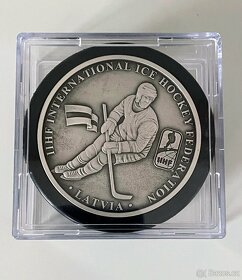 Oficiální pamětní medaile IIHF v pravém puku 2023 - 4