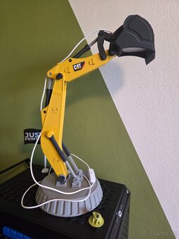 3D tištěná funkční stolní lampa ve stylu bagru CAT - 4