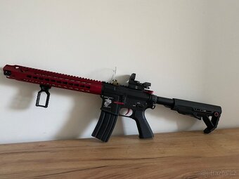 Airsoftová zbraň s vybavením - 4