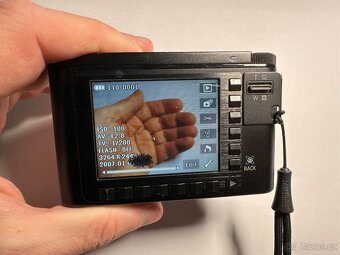 Samsung NV8 - 4