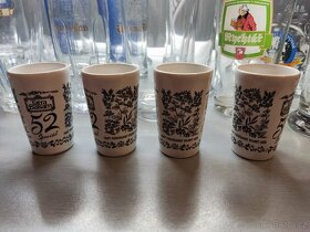 Sklenice pivní a porcelánové panáky - 4