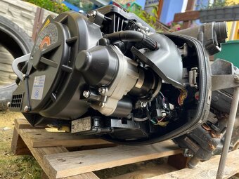Prodám závěsný lodní motor Suzuki 60 HP - 4