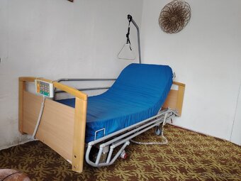 Elektrická zdravotní polohovaci postel s matrací. - 4