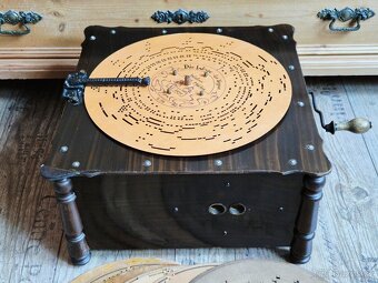 Starožitný hrací stroj, flašinet Ariston, 1890 - 1900 - 4