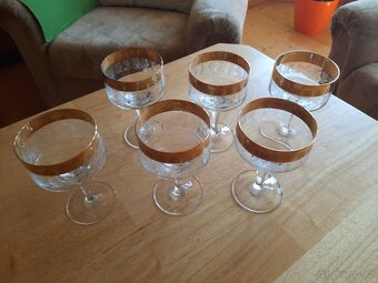 SILNĚ ZLACENÉ SKLENKY NA VÍNO - 5 SAD - 4