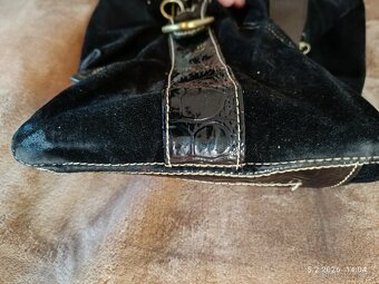 Prodám DÁMSKOU ČERNOU KABELKU - 4