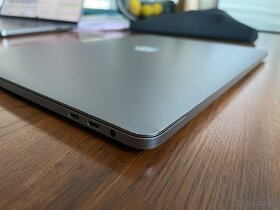 Apple MacBook Pro 15" CTO 2017 / i7 / 16GB / GPU 4GB + 1,5GB - 4