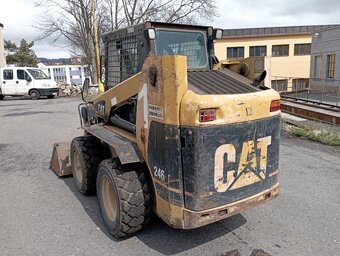 CAT 242 - 4