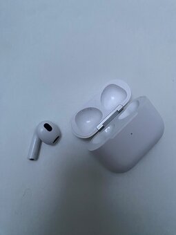 airpods 4 s potlačením zvuku - 4