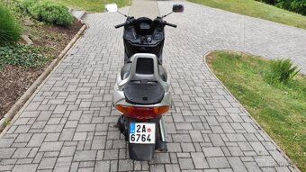 Suzuki Burgman 250 r.v. 1999 k opravě. - 4