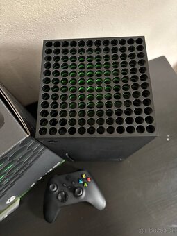XBOX SERIES X, ZÁRUKA DO 11/25,  2 OVLADAČE, FORZA HORIZON 5 - 4