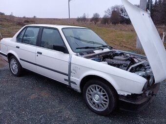 BMW E30 318is - 4