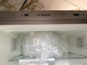 PRODÁM lednici Bosch KGN39A73 No frost - 4