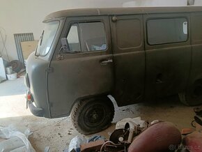 UAZ sanitka vojenská - 4