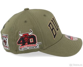 Kšiltovka Mitchell & Ness Bulls - 4