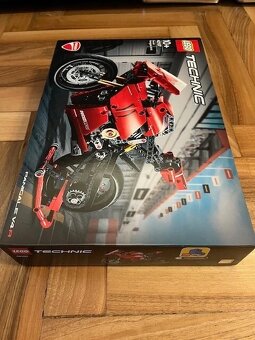 Nové Lego Technic 42107 Ducati Panigale V4 R - 4