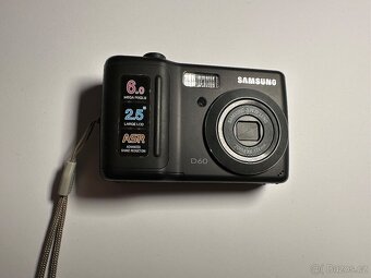 Samsung D60 černý Retro - 4