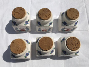 Závěsná Police + 6x Kořenka + 3x Hrnek Porcelán - 4