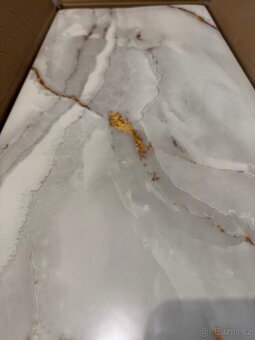 Samolepící lesklé desky/panely - 4