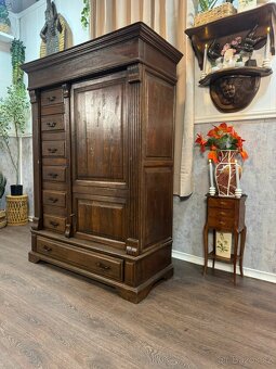 Starožitná masivní skříň (139018) - 4
