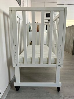 Dětská postýlka (kolečka, nastavitelný rošt) - 4