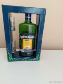 Whisky a další láhve s alkoholem - 4