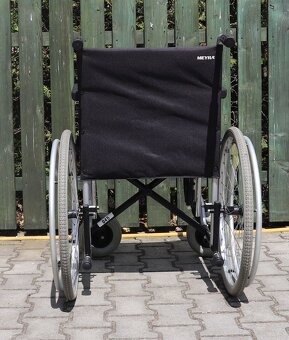 043-Mechanický invalidní vozík Meyra. - 4