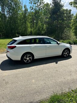 Hyundai i30 combi 1.5 DPi NOVÝ - 4