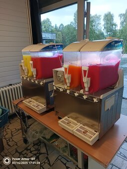 Výrobníky ledové tříště + stůl na kolečkách - 4