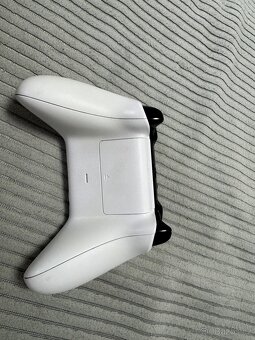 Xbox One S 500 GB + 1 ovladač + 6 her – výborný stav - 4