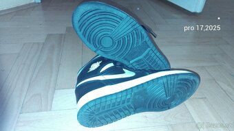 Dámské boty Nike Air Jordan 1 Retro High 'Slit Red' - 4