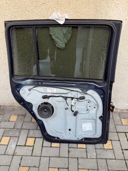 VW Touran 1T3 pravé a levé dveře . - 4