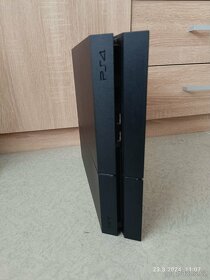 PlayStation 4 - 4